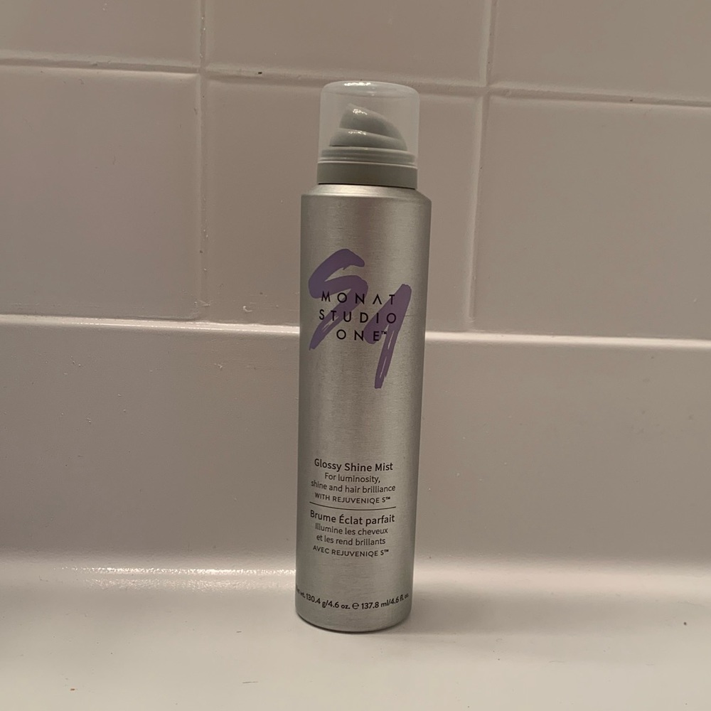 Monat Glossy Shine Mist